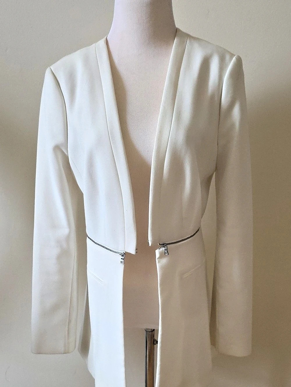 BCBGMAXAZRIA Arelia Zip-Detail A-Line Jacket White Medium